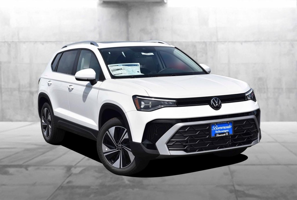Volkswagen Taos Vehicle Full-screen Gallery Image 2