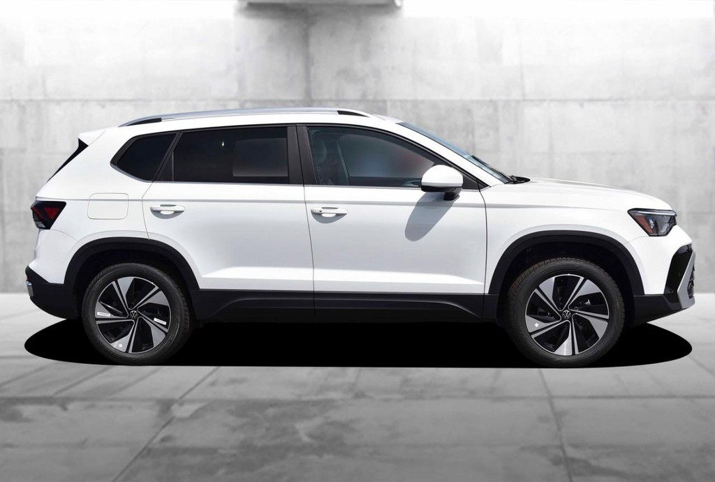 Volkswagen Taos Vehicle Full-screen Gallery Image 5