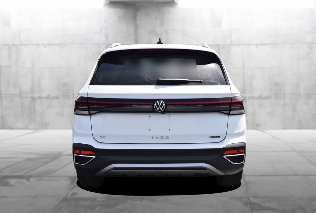 Volkswagen Taos Vehicle Full-screen Gallery Image 6