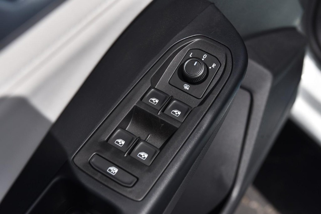 Volkswagen Taos Vehicle Full-screen Gallery Image 8