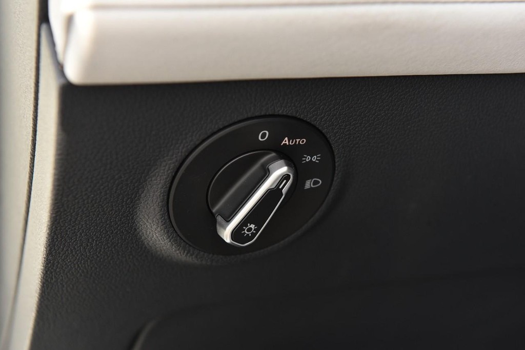 Volkswagen Taos Vehicle Full-screen Gallery Image 10