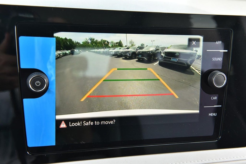 Volkswagen Taos Vehicle Full-screen Gallery Image 12