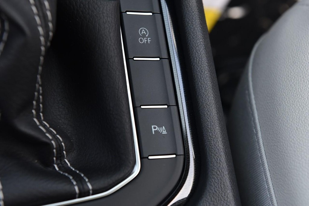 Volkswagen Taos Vehicle Full-screen Gallery Image 18