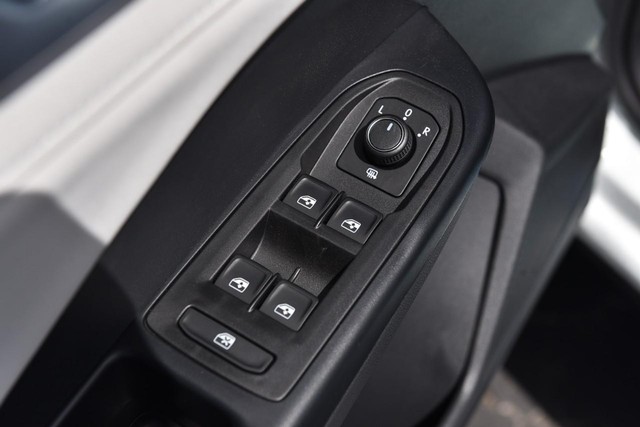 Volkswagen Taos Vehicle Image 08