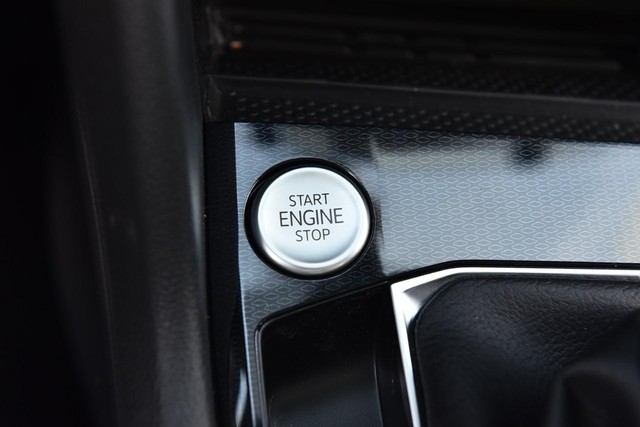 Volkswagen Taos Vehicle Image 16