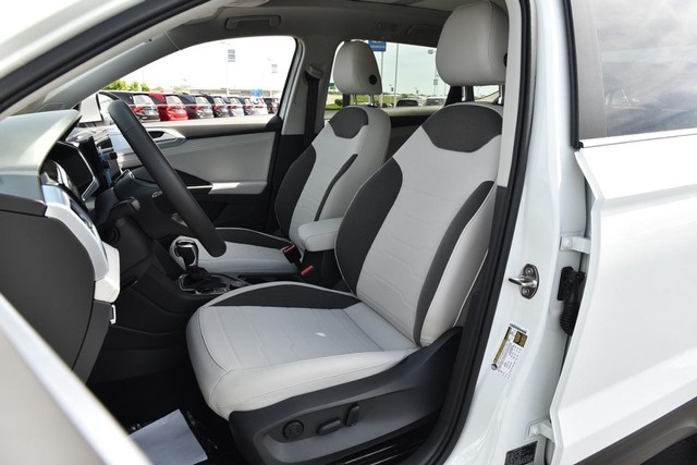 Volkswagen Taos Vehicle Image 20