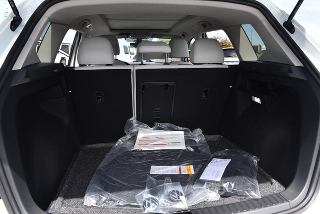 Volkswagen Taos Vehicle Image 26