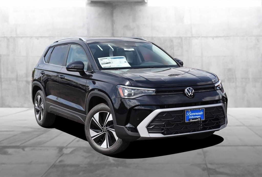 Volkswagen Taos Vehicle Full-screen Gallery Image 2