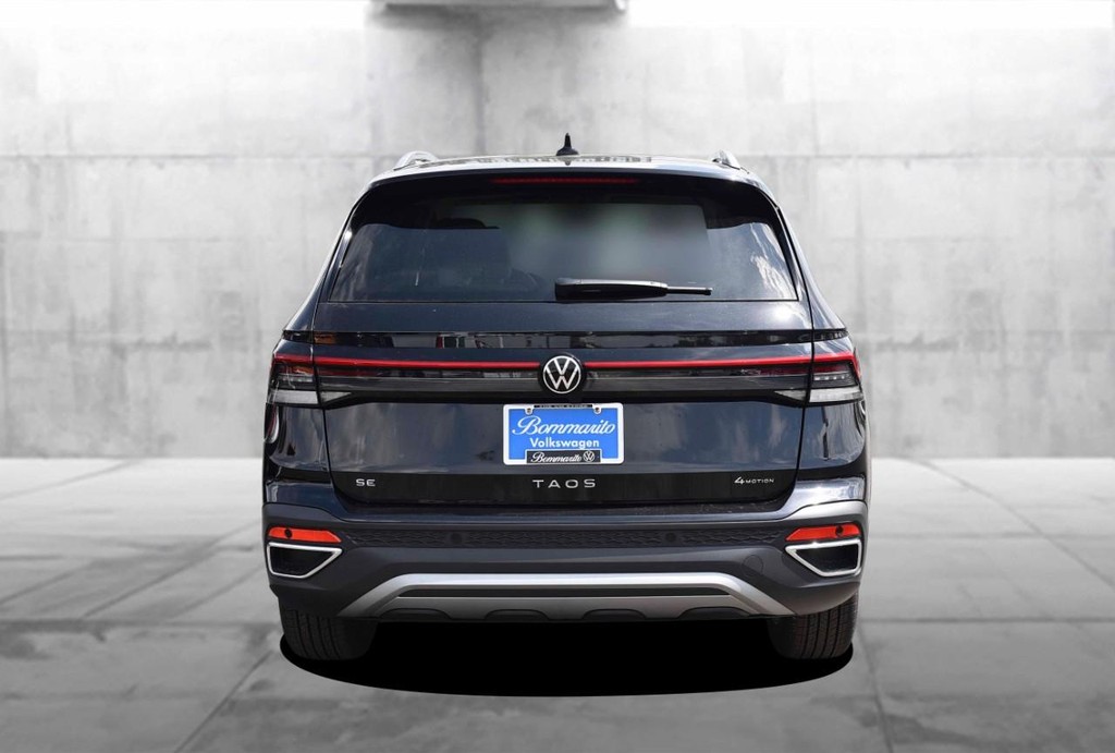Volkswagen Taos Vehicle Full-screen Gallery Image 6