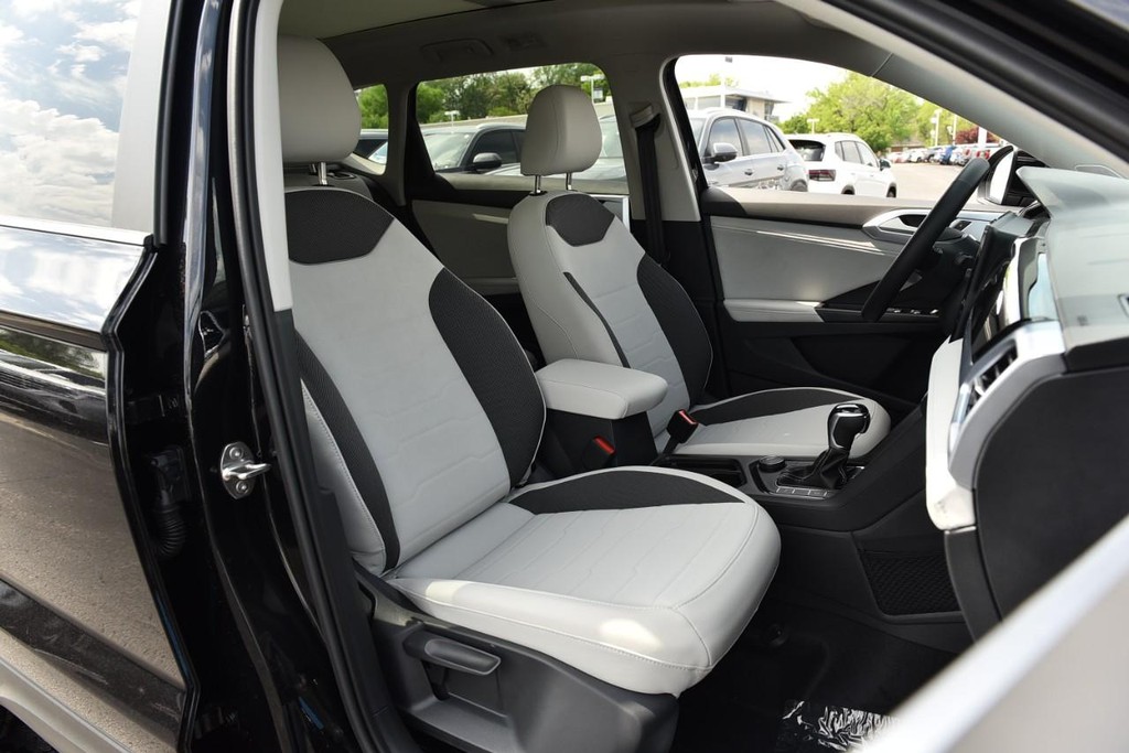 Volkswagen Taos Vehicle Full-screen Gallery Image 21