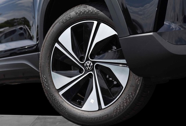 Volkswagen Taos Vehicle Image 03
