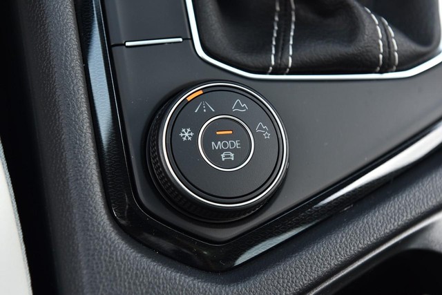 Volkswagen Taos Vehicle Image 17