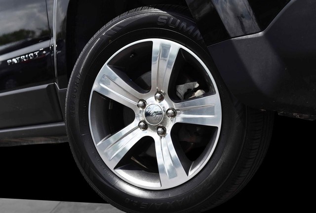 Jeep Patriot Vehicle Image 03