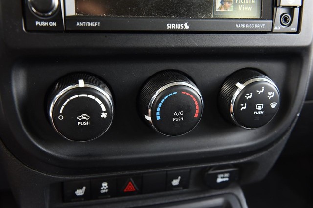 Jeep Patriot Vehicle Image 13