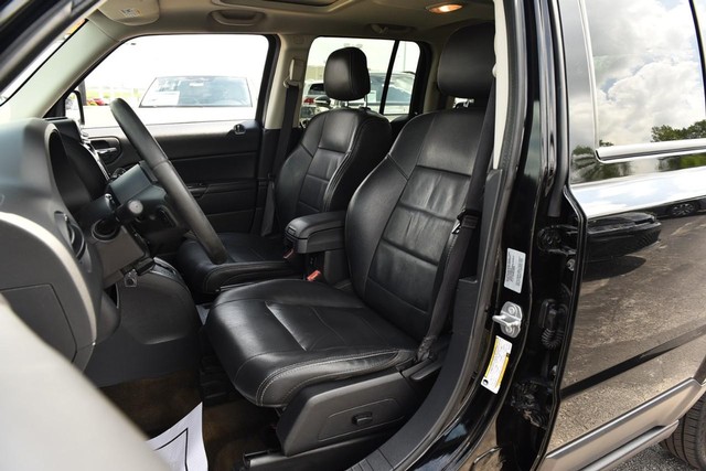 Jeep Patriot Vehicle Image 16