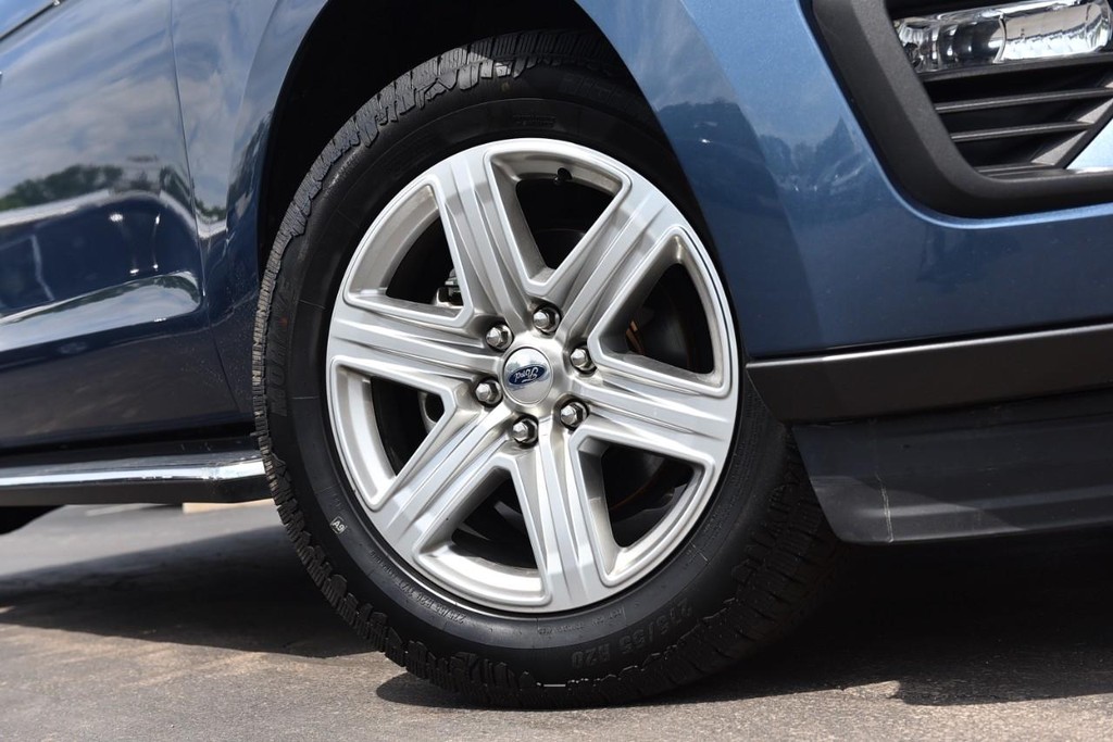 Ford Expedition Vehicle Full-screen Gallery Image 03