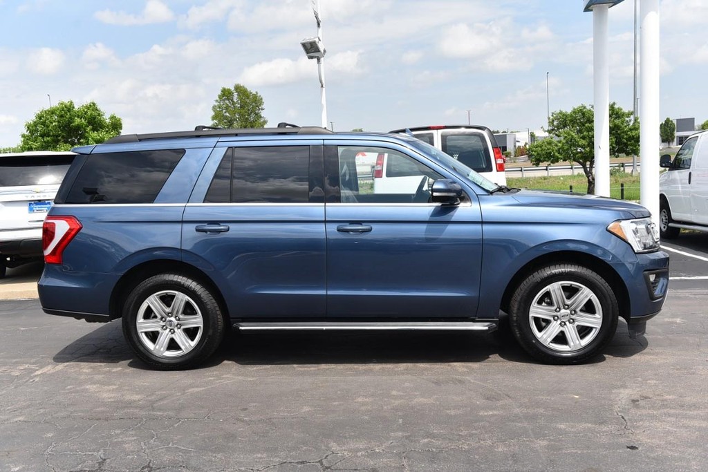 Ford Expedition Vehicle Full-screen Gallery Image 05