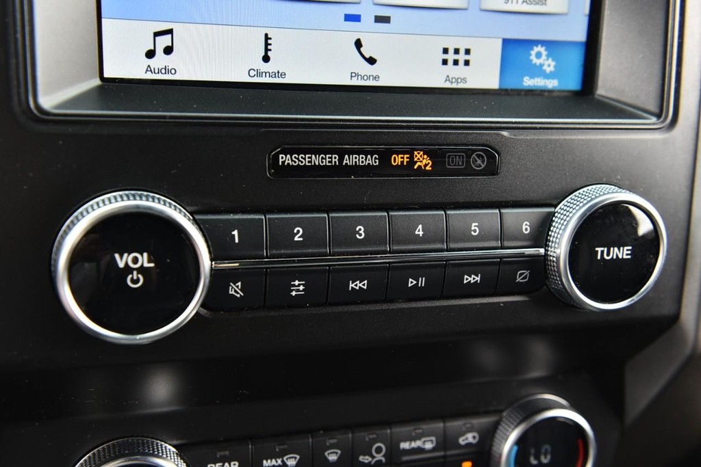 Ford Expedition Vehicle Full-screen Gallery Image 16