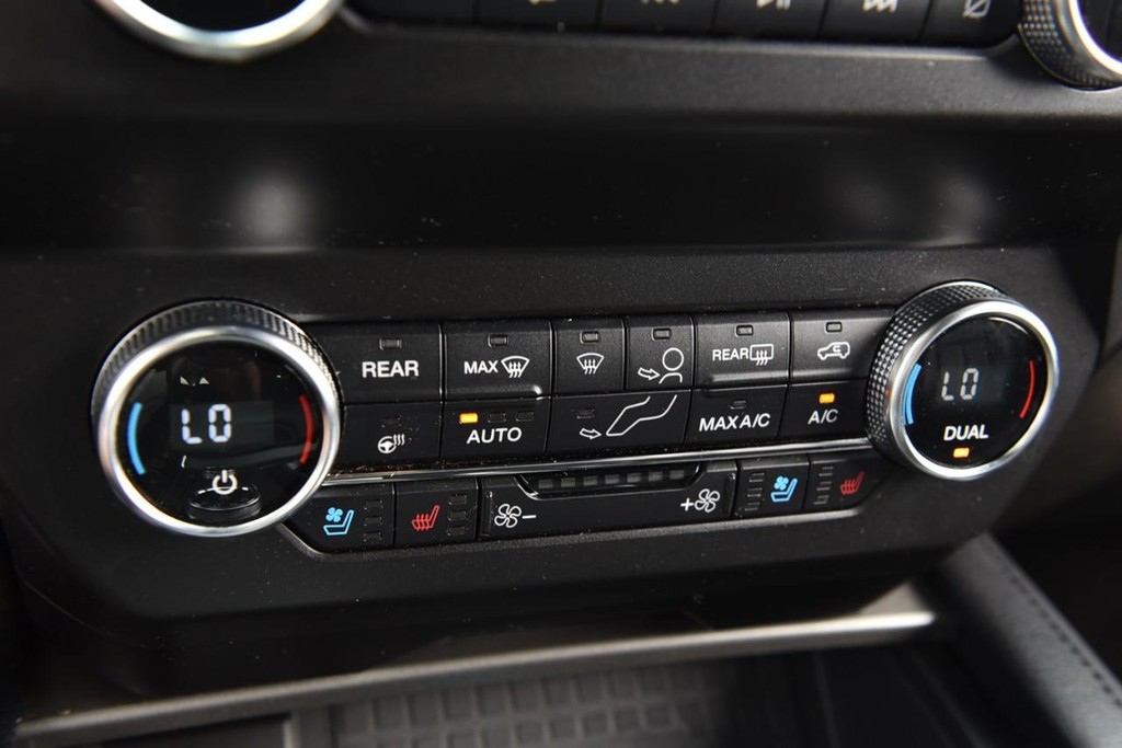 Ford Expedition Vehicle Full-screen Gallery Image 17