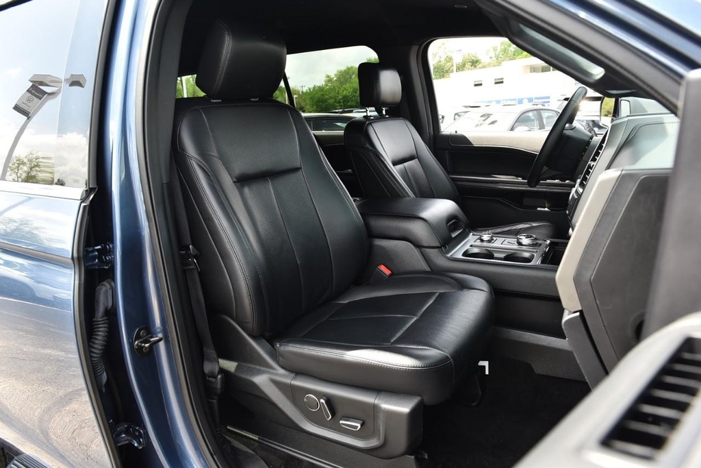Ford Expedition Vehicle Full-screen Gallery Image 24