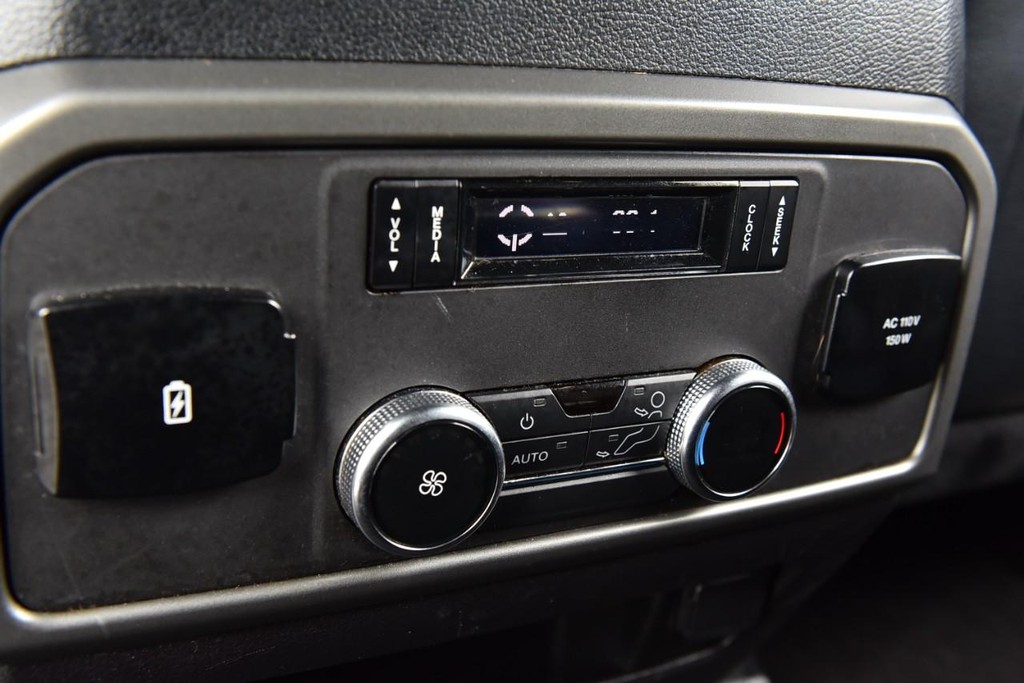 Ford Expedition Vehicle Full-screen Gallery Image 26