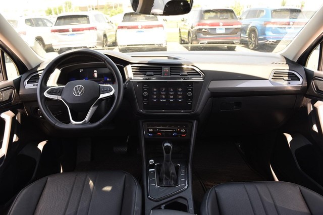 Volkswagen Tiguan Vehicle Image 07
