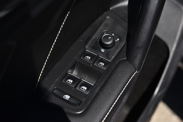 Volkswagen Tiguan Vehicle Image 08