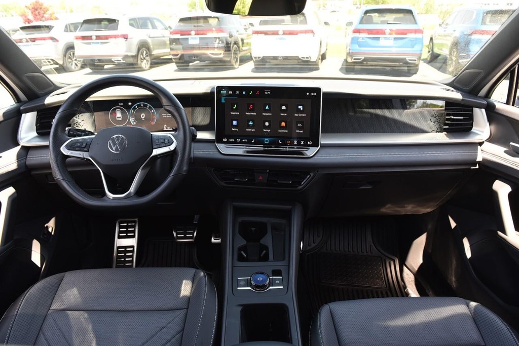 Volkswagen Tiguan Vehicle Full-screen Gallery Image 7