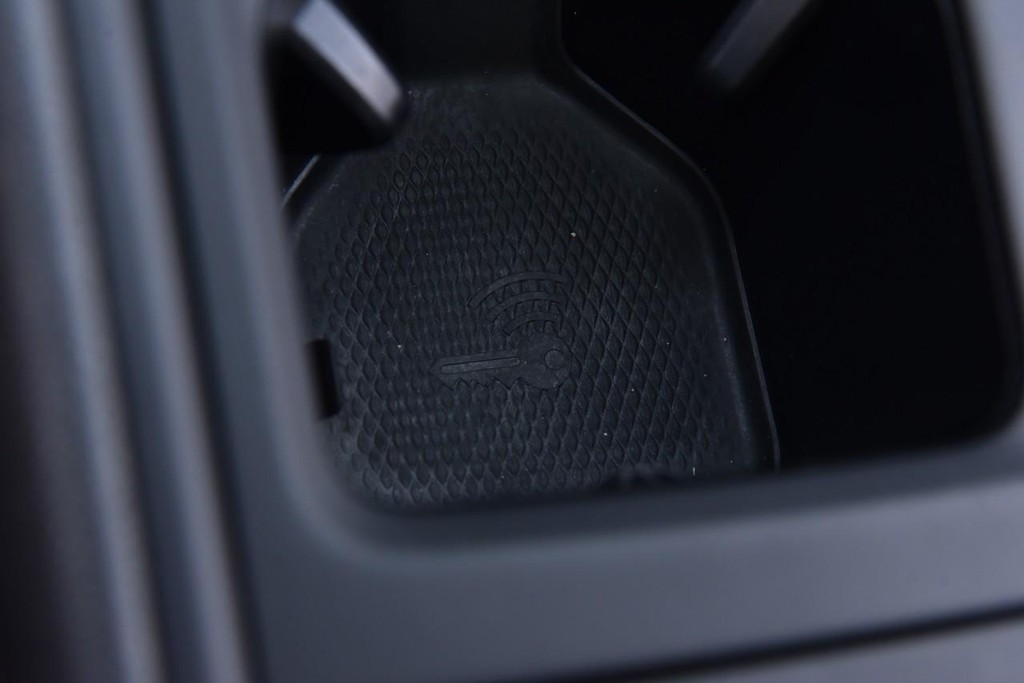 Volkswagen Tiguan Vehicle Full-screen Gallery Image 16
