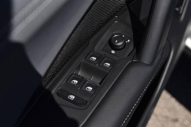 Volkswagen Tiguan Vehicle Image 08