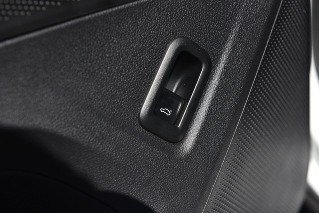 Volkswagen Tiguan Vehicle Image 09