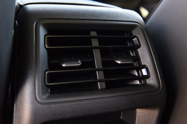 Volkswagen Tiguan Vehicle Image 23