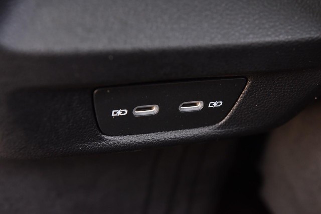 Volkswagen Tiguan Vehicle Image 24