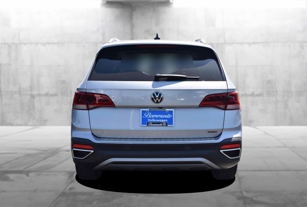 Volkswagen Taos Vehicle Full-screen Gallery Image 6