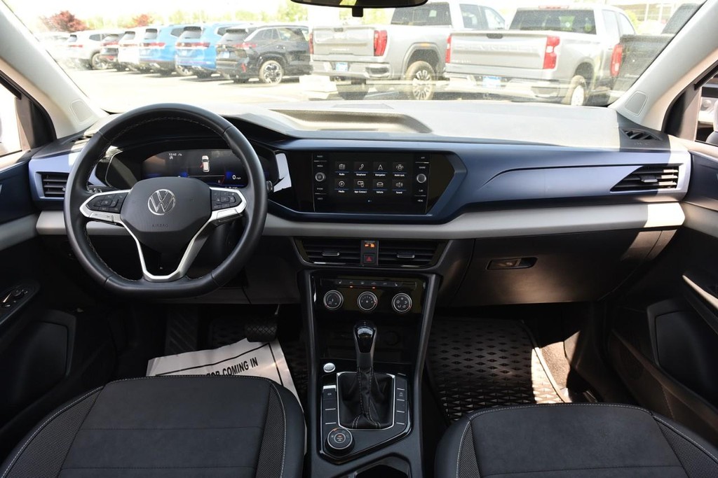 Volkswagen Taos Vehicle Full-screen Gallery Image 7