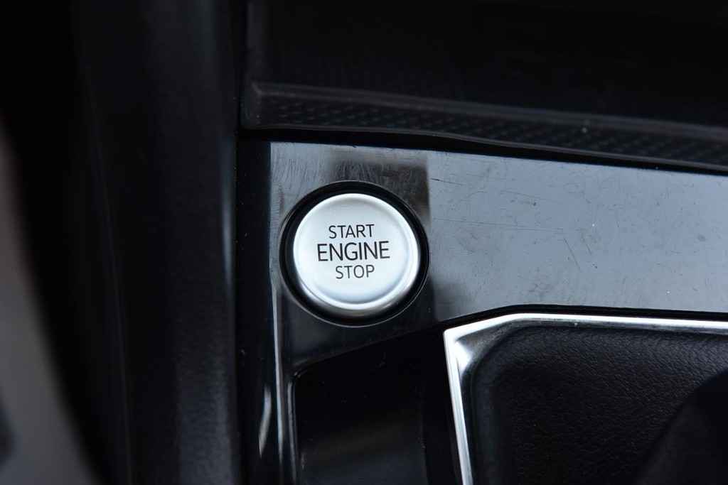 Volkswagen Taos Vehicle Full-screen Gallery Image 16