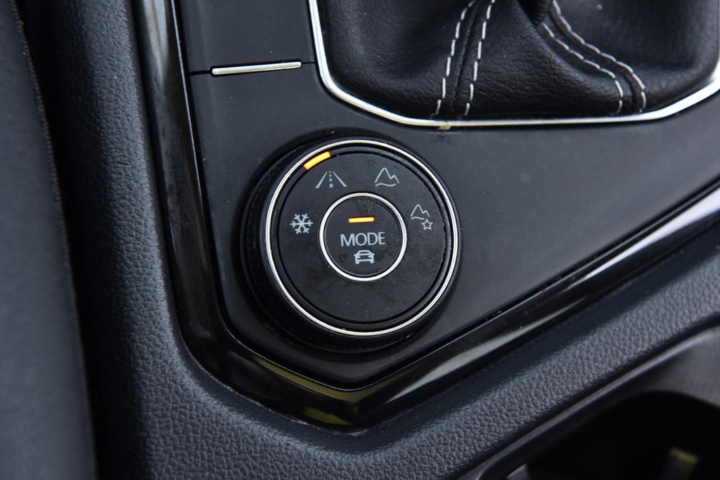 Volkswagen Taos Vehicle Full-screen Gallery Image 17