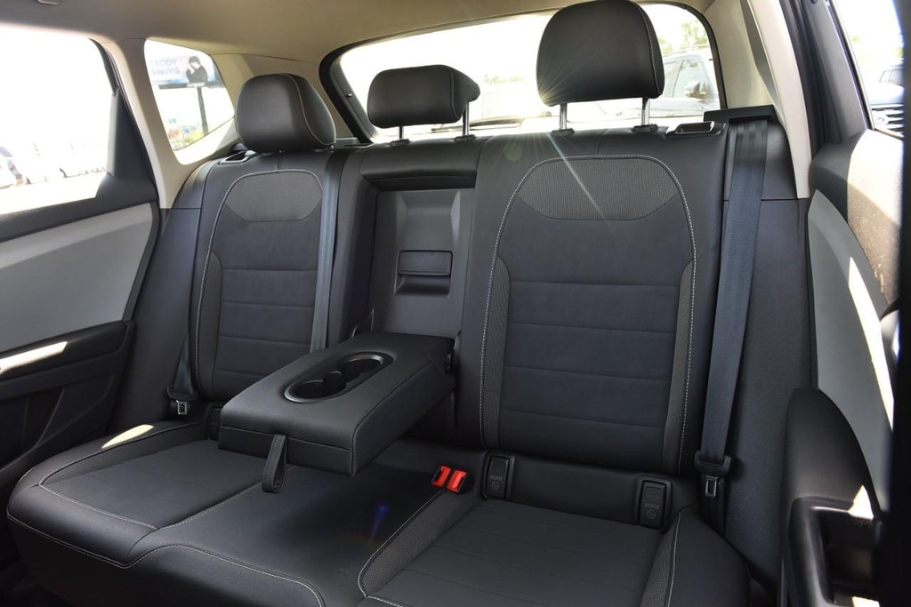 Volkswagen Taos Vehicle Full-screen Gallery Image 22