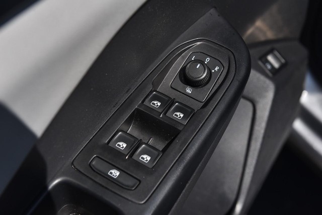 Volkswagen Taos Vehicle Image 08