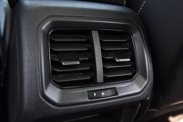 Volkswagen Taos Vehicle Image 23