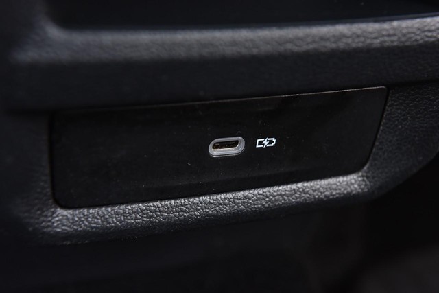 Volkswagen Taos Vehicle Image 24