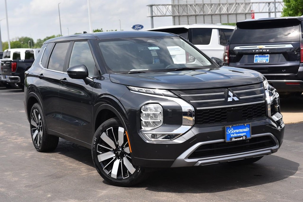 Mitsubishi Outlander Vehicle Full-screen Gallery Image 2