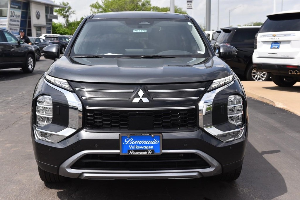 Mitsubishi Outlander Vehicle Full-screen Gallery Image 4