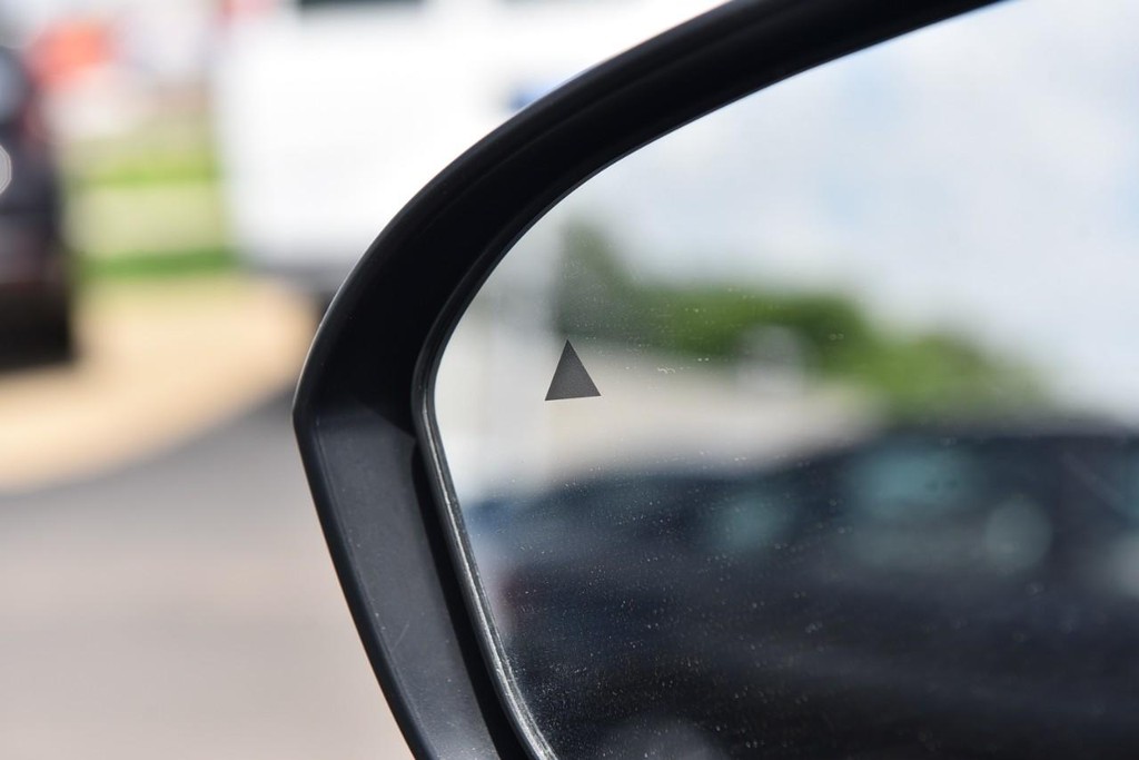 Mitsubishi Outlander Vehicle Full-screen Gallery Image 10