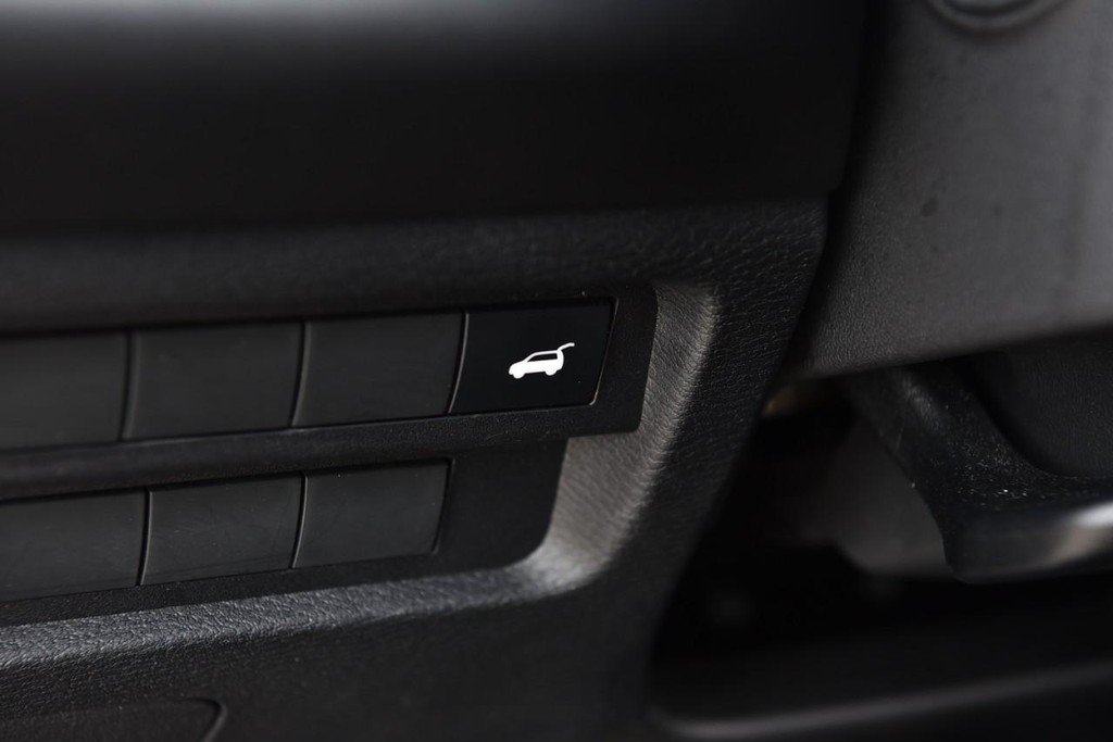 Mitsubishi Outlander Vehicle Full-screen Gallery Image 11