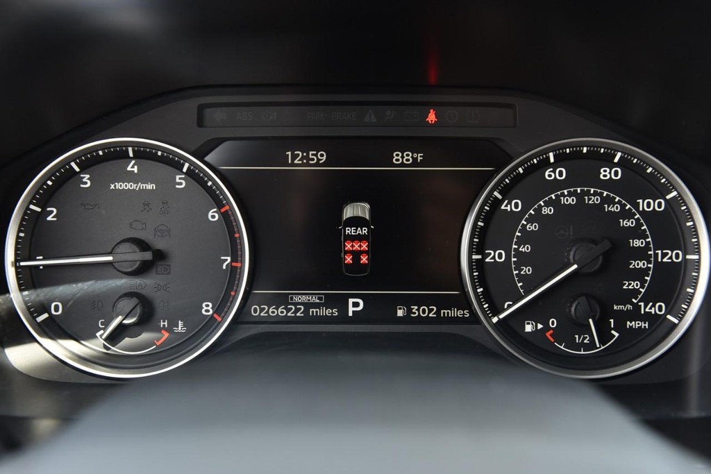 Mitsubishi Outlander Vehicle Full-screen Gallery Image 12