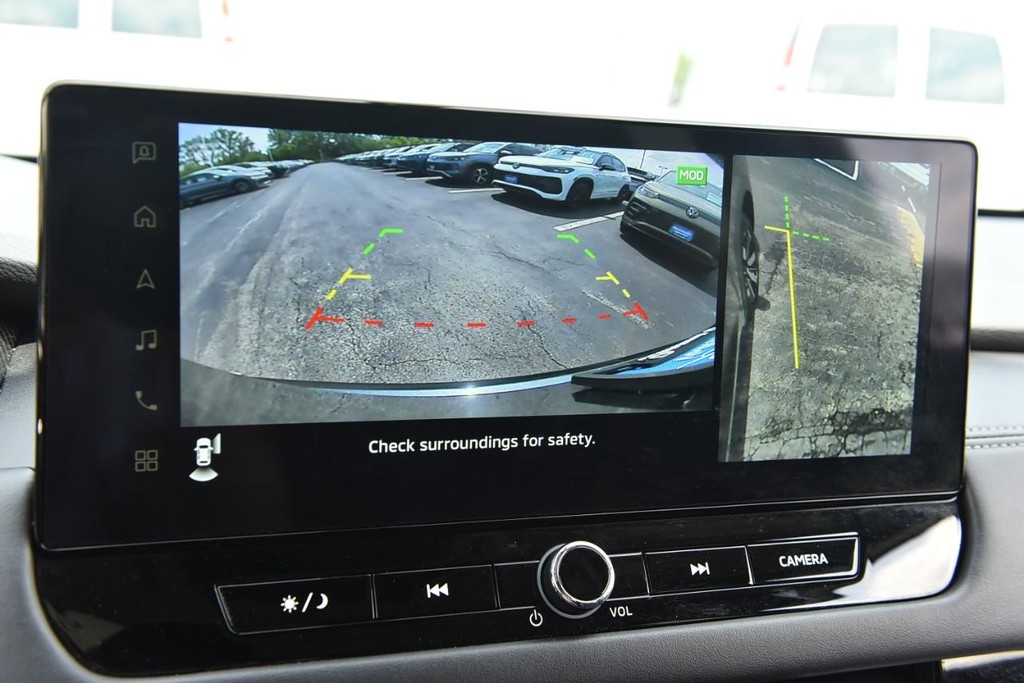 Mitsubishi Outlander Vehicle Full-screen Gallery Image 14