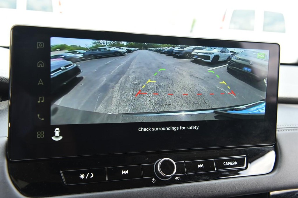 Mitsubishi Outlander Vehicle Full-screen Gallery Image 15