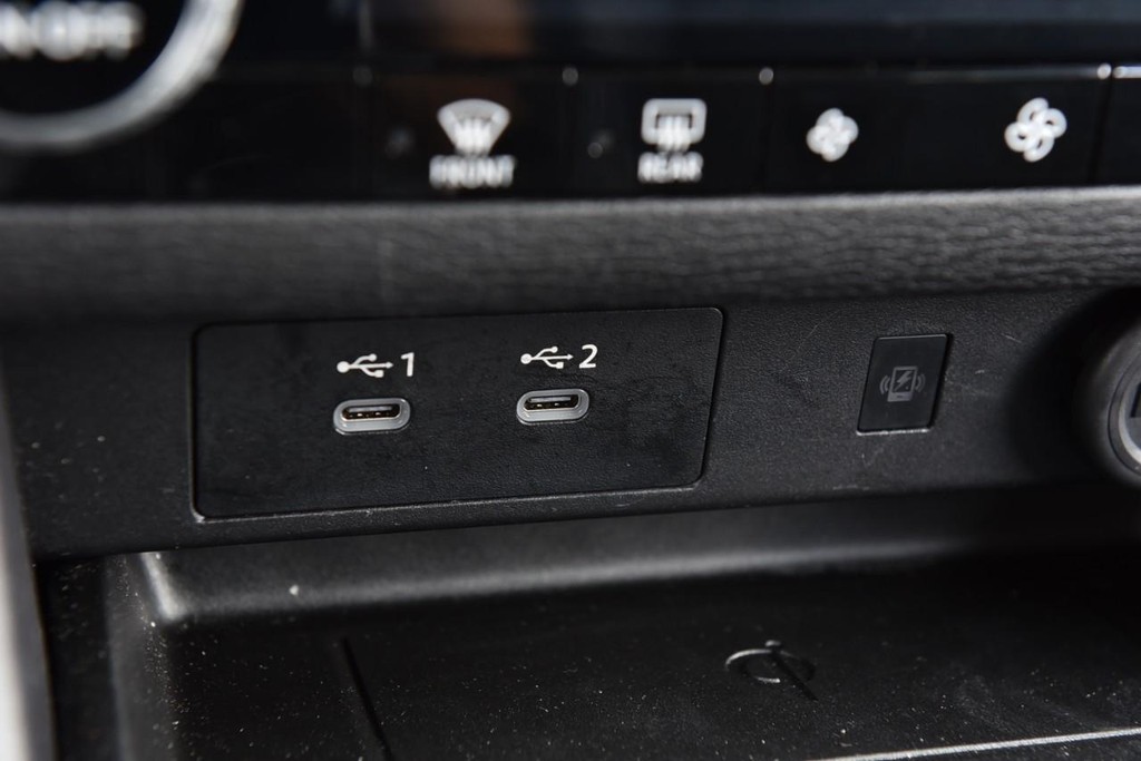 Mitsubishi Outlander Vehicle Full-screen Gallery Image 19