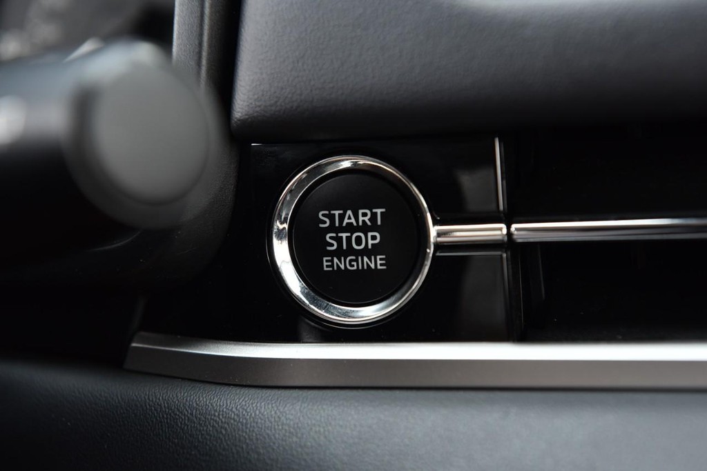 Mitsubishi Outlander Vehicle Full-screen Gallery Image 21